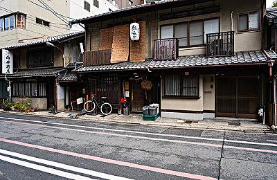 505发行新游《尼瓦利斯》延期 赛博朋克风生活模拟